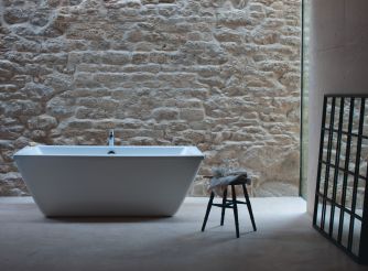 White double-ended freestanding bath and surround. 